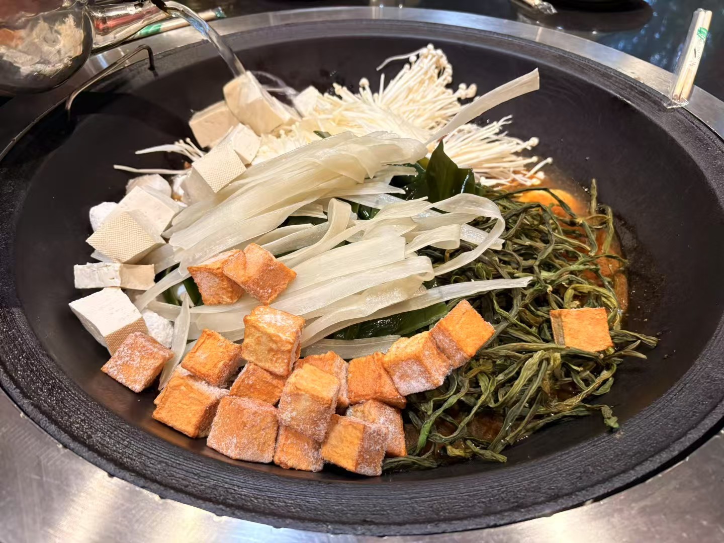 深夜放毒 我也不知道真正的东北铁锅炖啥味儿