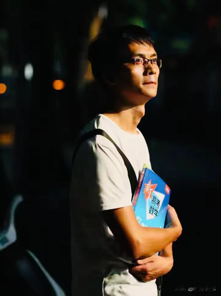 35岁的唐尚珺已经在老家广西防城港市上思县参加完第16年的高考，这次接受采访时，