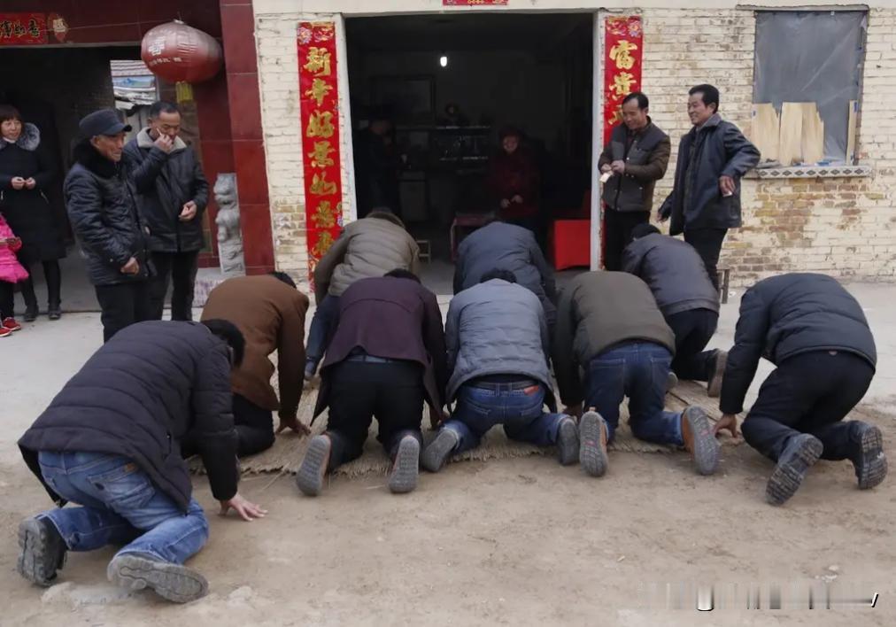 老娘累了，不让孩子拜年，
这种情况还是比较少见的，除非老人心里憋了一肚子气，跟孩