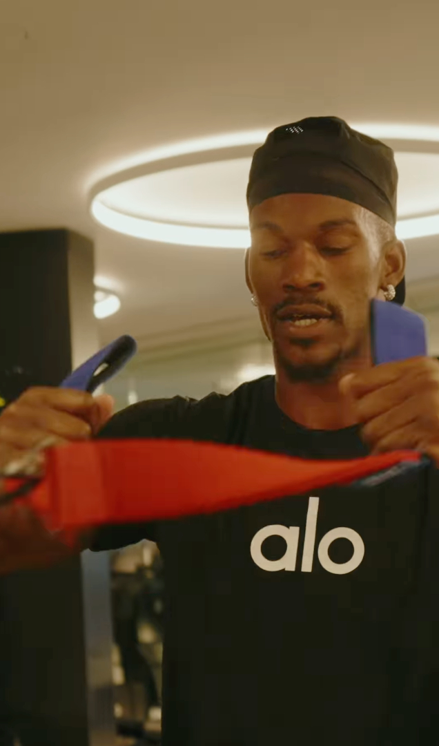 比Lululemon还贵的瑜伽服来中国了 看吉米仔经常穿，就知道这玩意不便宜了
