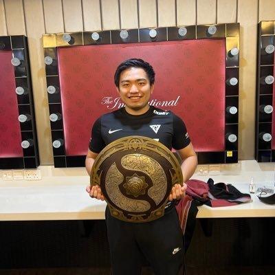 老伍Sneyking在利雅得圆桌会议上聊默默无闻这么多年坚持职业的意义，当捧盾的