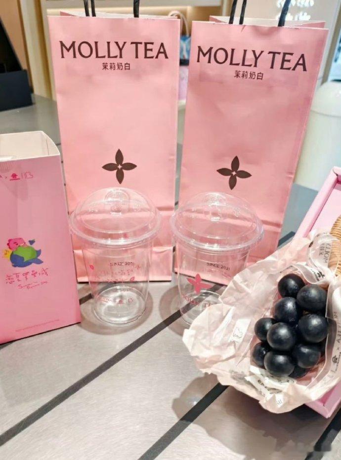 茉莉奶白换彩色头像茉莉奶白这招“换色术”有点意思。🍵一审被判赔LV 1030万