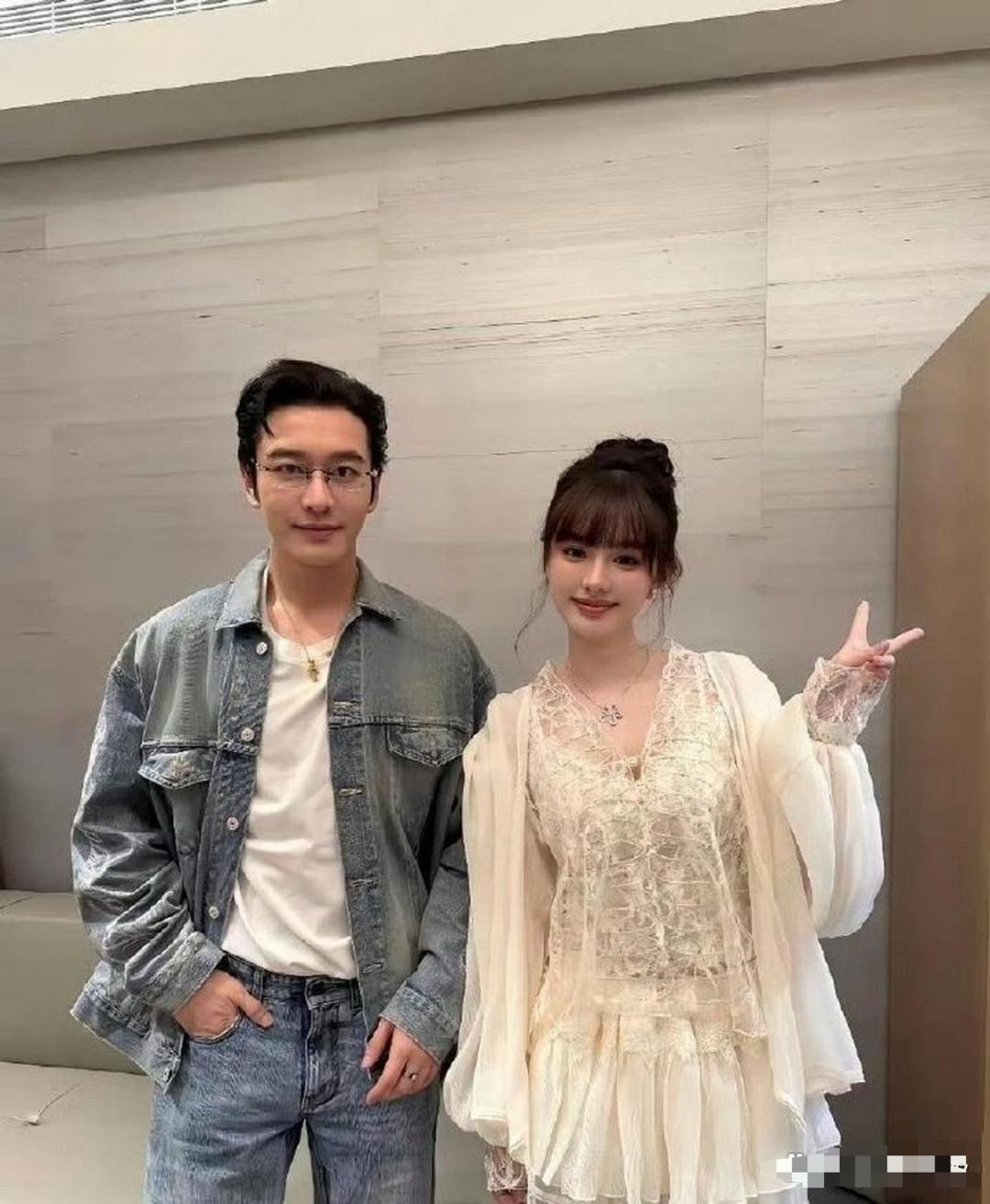 黄晓明的审美还真是统一啊，一直喜欢一个类型的女生 