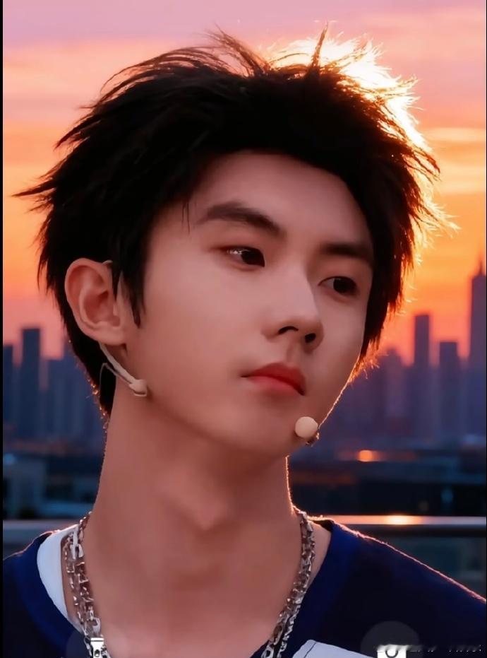 马嘉祺的腰太出色了，怎么可能不注意？ 