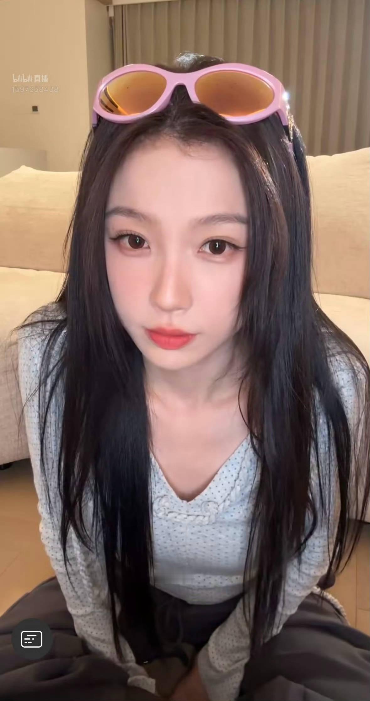 虞书欣直播太美萌了！！！（全程姨母笑