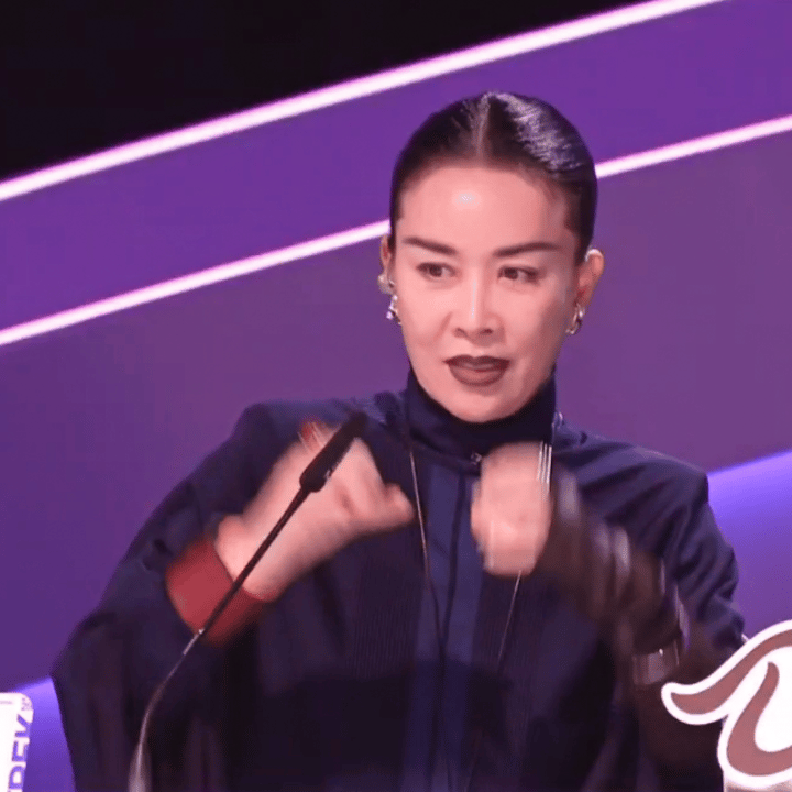 何炅一下就把那英哄好了要不说还得是何炅呢 