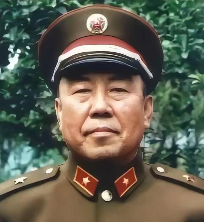 1979年刚从前线撤下来的11军军长陈家贵，本想穿便装逛逛昆明城，谁知竟被几个街