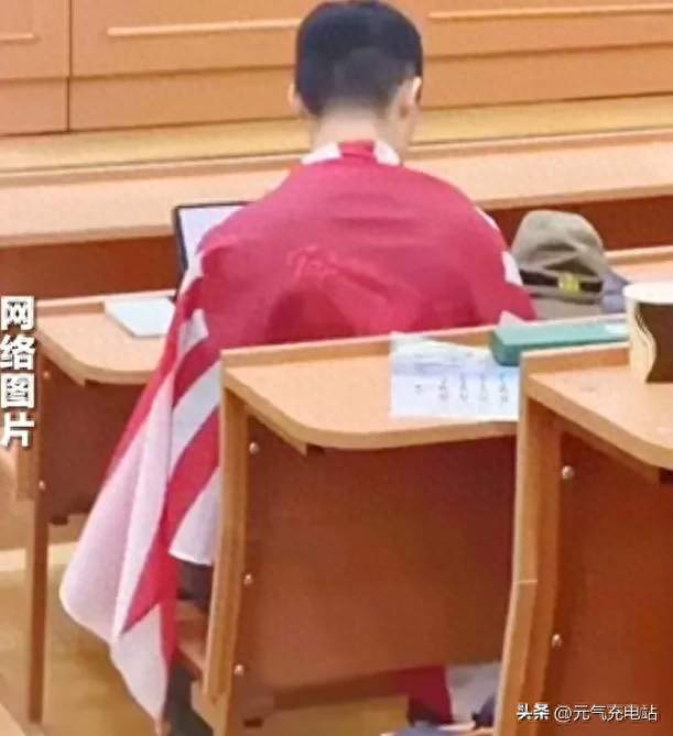 中国留学生课堂身披旭日旗莫斯科大学中国学联通报，校方启动调查