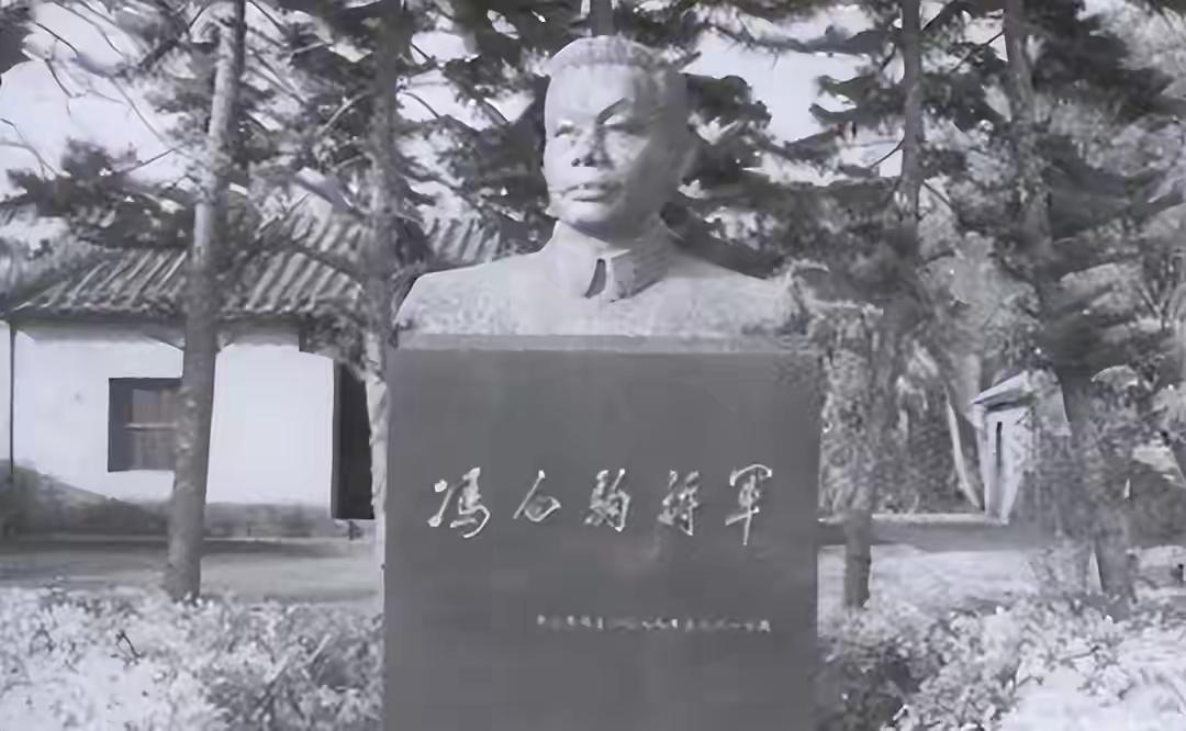 1971年，冯白驹写信希望得到平反，教员问：他现在在哪里？
 
能让教员如此牵挂