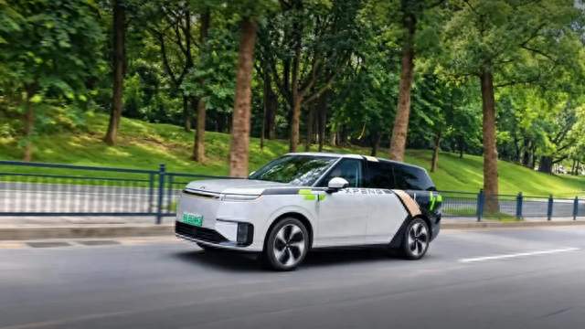 小鹏拿到全域L4牌照，广州941辆Robotaxi开始比谁先打平