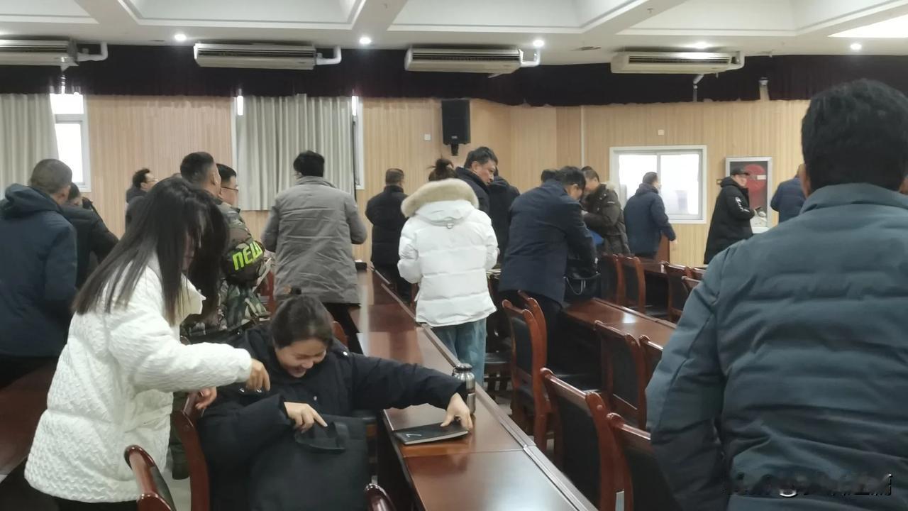 人的一生，总会遇到很多人。有很多事，众口难调，我们可能会被误解、被伤害。“草木有