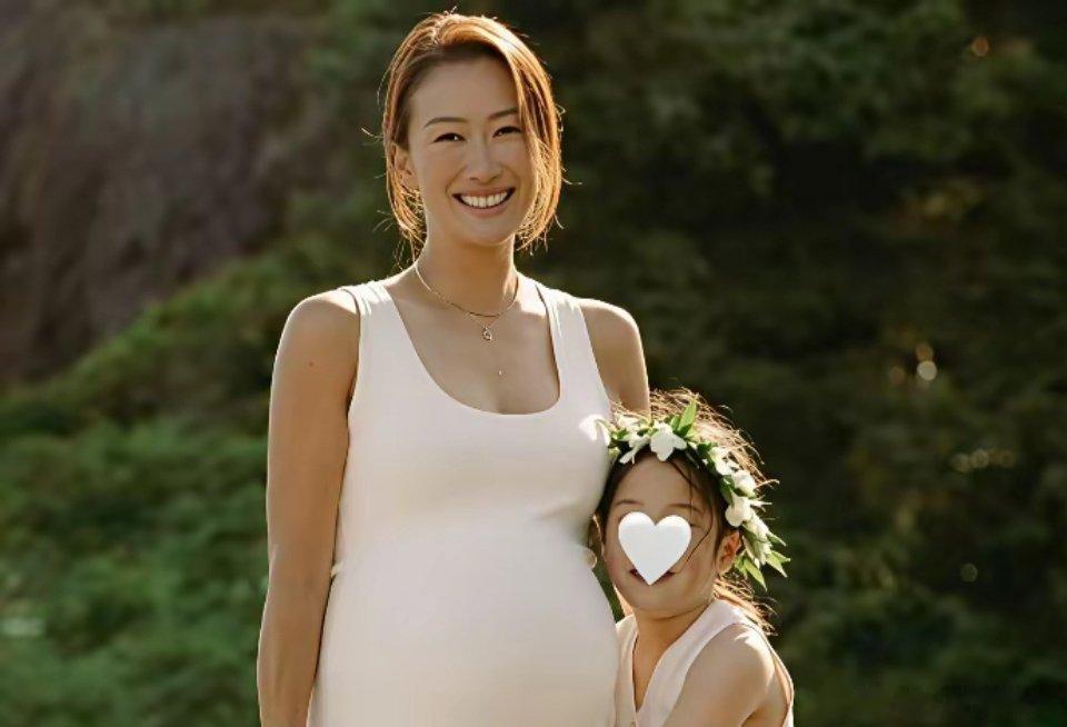谢霆锋长得帅我能接受爸妈都是明星我也能接受但是我真的不能接受谢婷婷这种天然脸，看