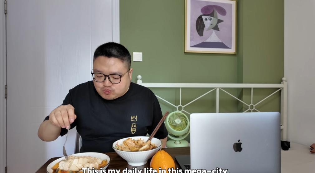 最近有个叫 Zaza 的中国博主在油管（YouTube）上彻底杀疯了，没团队，没