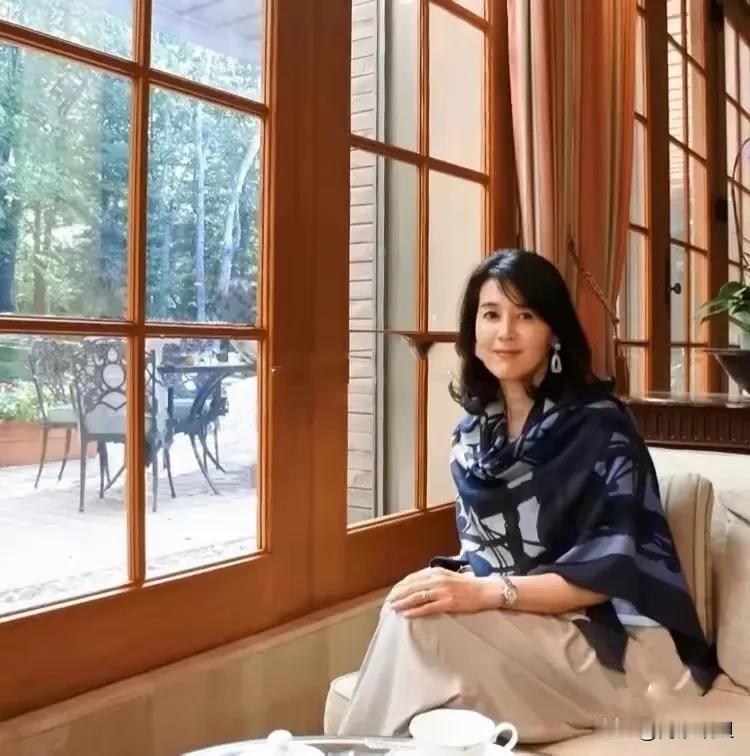 岁月匆匆，转眼自己是中年人了。从孩提时代到步入中年，经历了人生的大起大落。没想到