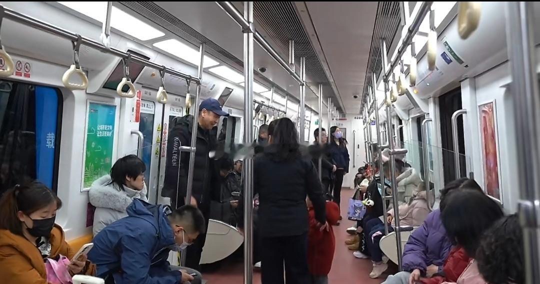 早呀、今天是2026年1月31日 星期六
农历乙巳【蛇】年腊月十三
地铁客流数据