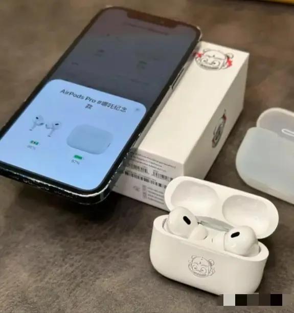 蓝牙耳机为什么不用线，也能传声音？靠什么传输？

蓝牙耳机摆脱了电线束缚，靠的是