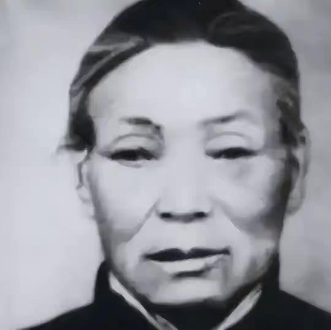 1938年肖华被大娘藏在枣堆里，谁知鬼子尝了枣后，竟要把枣全拉走1938年肖华被