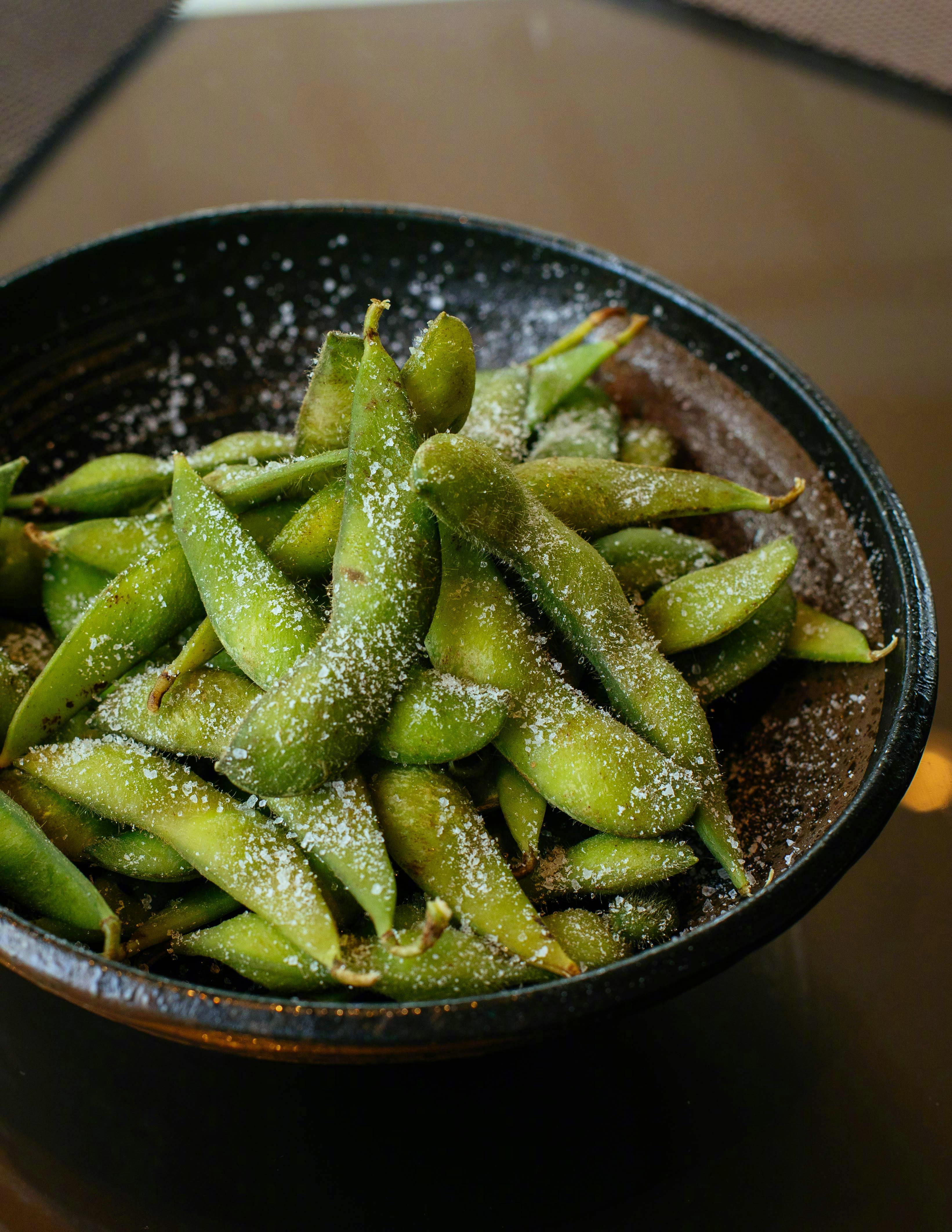 减脂期，毛豆怎么吃？可以吃，建议我们在午餐时间食用较为适宜。虽然毛豆蛋白质含量丰