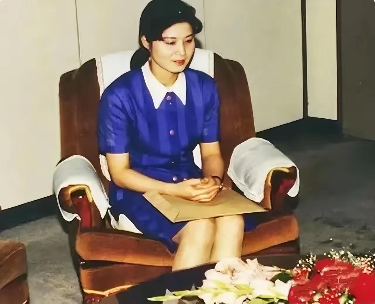 为破坏1988年汉城奥运会，朝鲜特工金贤姬与搭档金胜一，1987年在大韩航空85