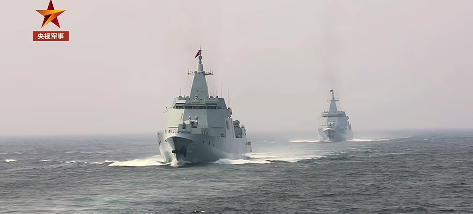 东莞舰、安庆舰首次编队训练 