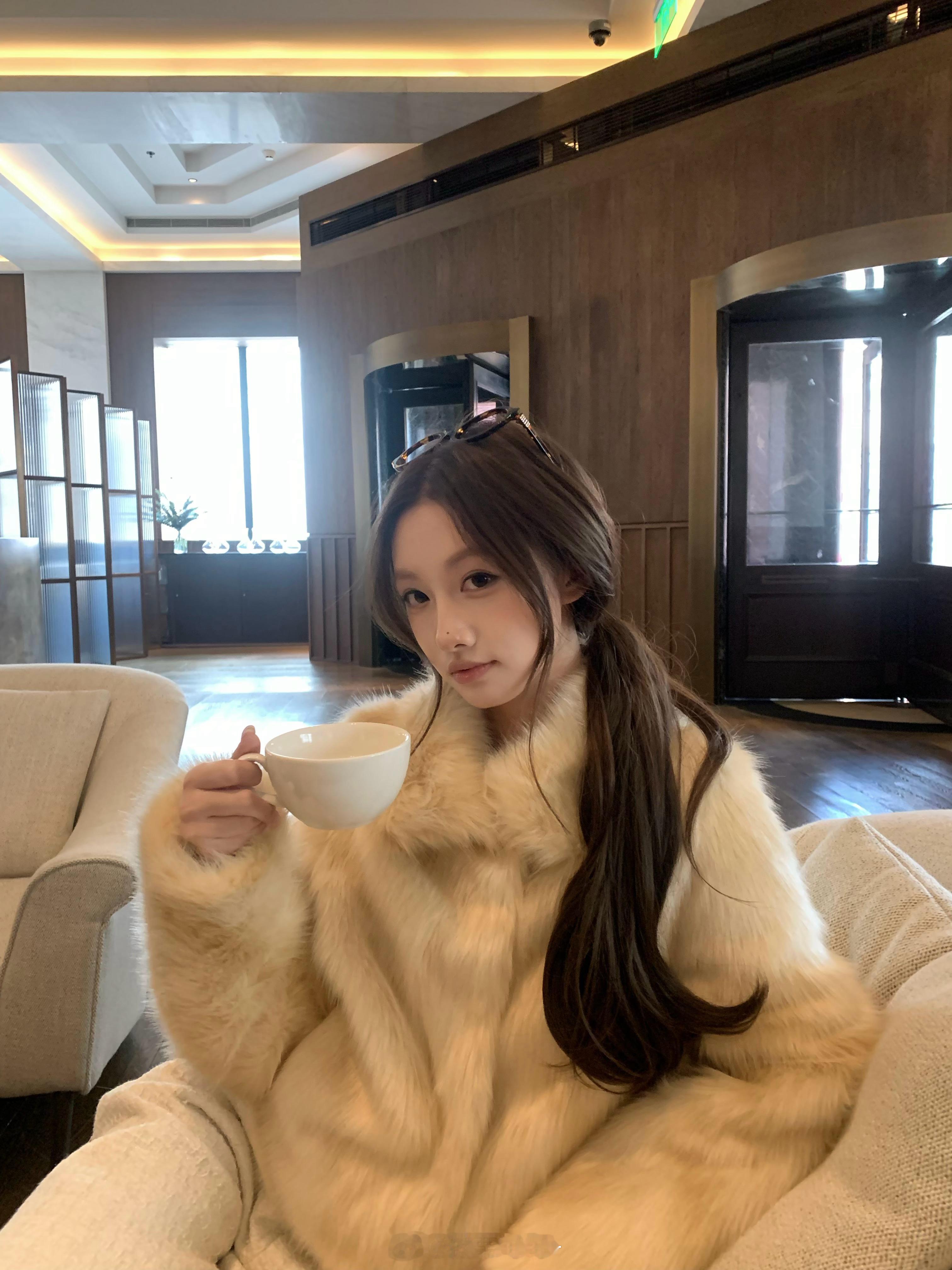 板栗可可Bankelili12/22/20:00本期的美丽环保皮草冬天这样穿就是