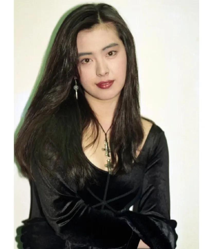 你肯定不知道王祖贤退圈根本原因
王祖贤有一种别人没有的东西，这种东西飘忽不定，变