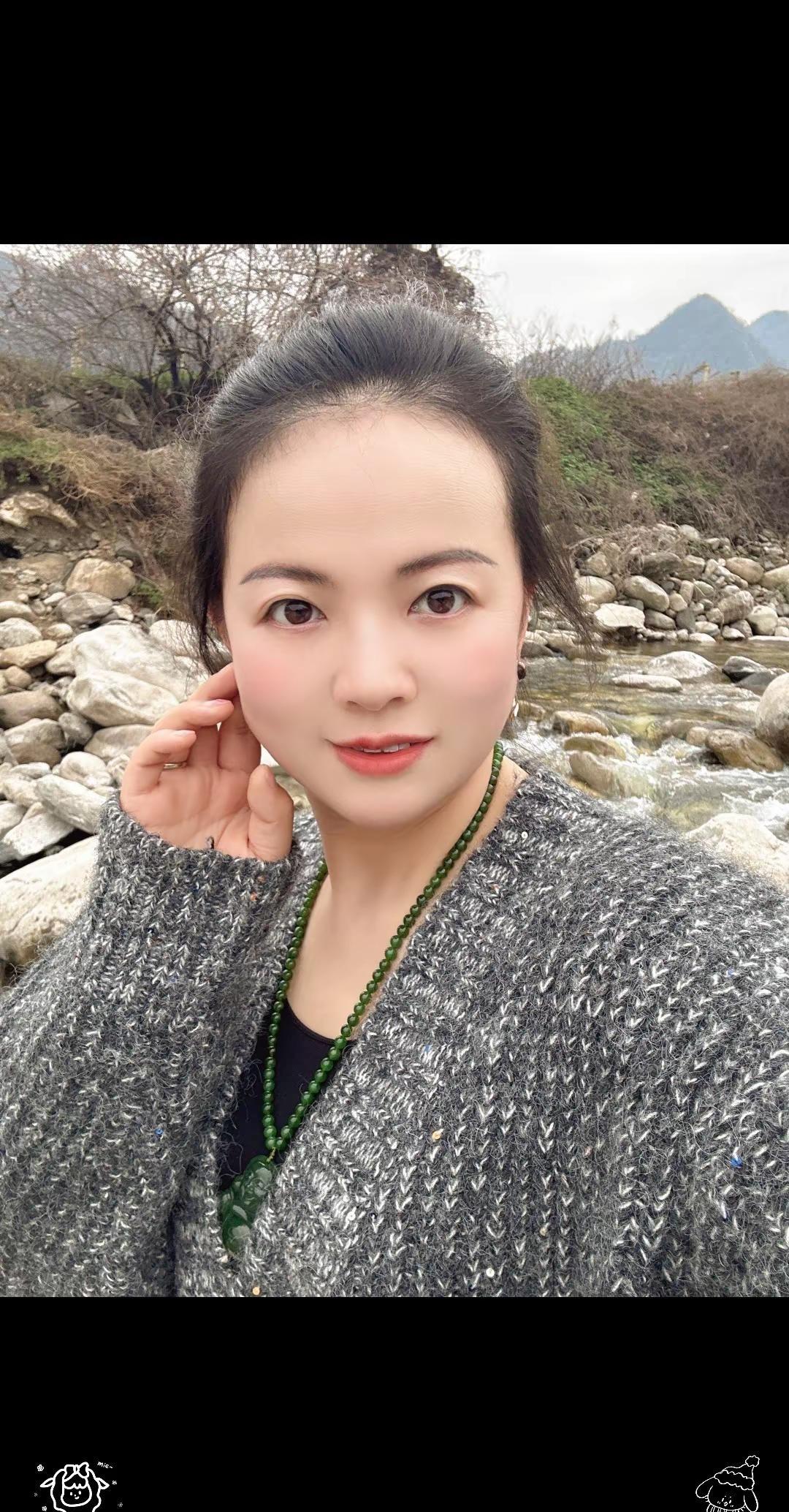 回到山涧边，才懂什么是心安。这里的风、水、石头，都还是记忆里的模样。