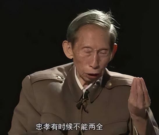 1956年的一天，王明健被两名没有任何军衔、职务标记的神秘军人，叫到学校的一间办