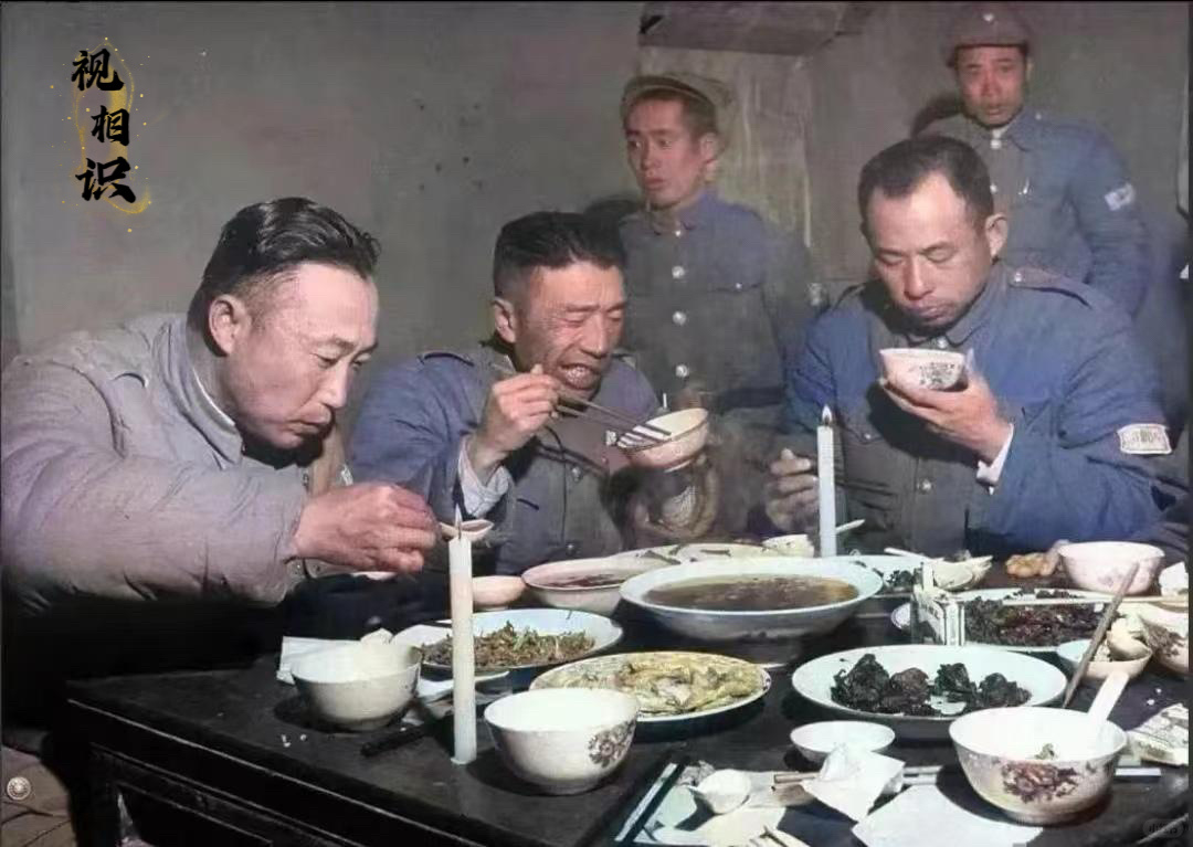 1948年，淮海战役之时，国军第十三兵团的司令官李弥和副司令赵季平，以及参谋长吴...