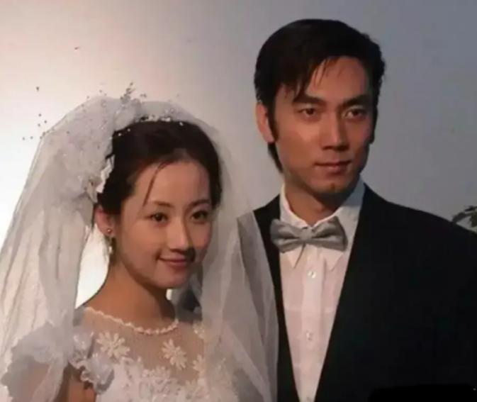 1994年，林依轮甩掉人老珠黄的发妻，转身娶了选美冠军西华，婚后他将600万积蓄
