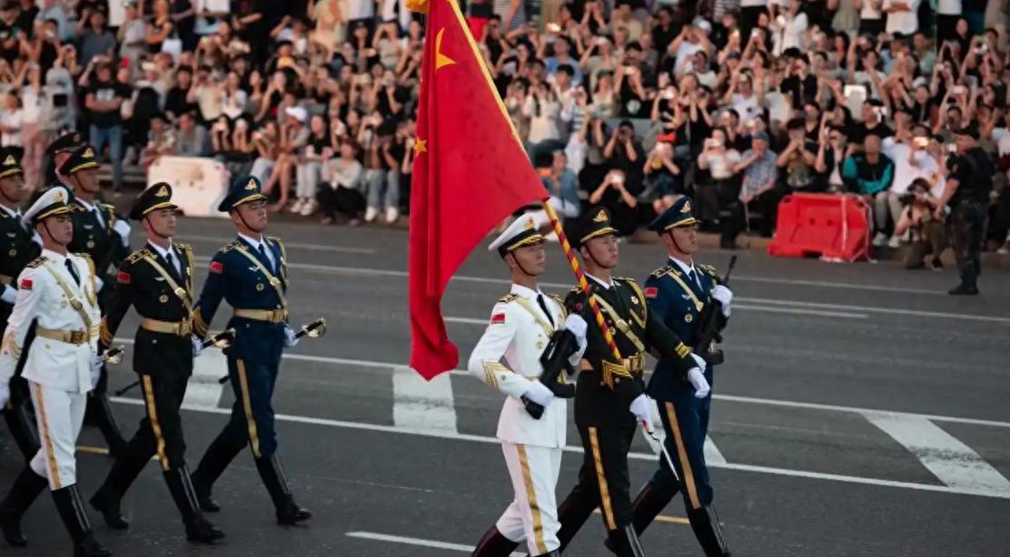 中美军力，陆军方面，中国堪称世界之王，妥妥完胜美国，强大的作战能力和丰富的实战经