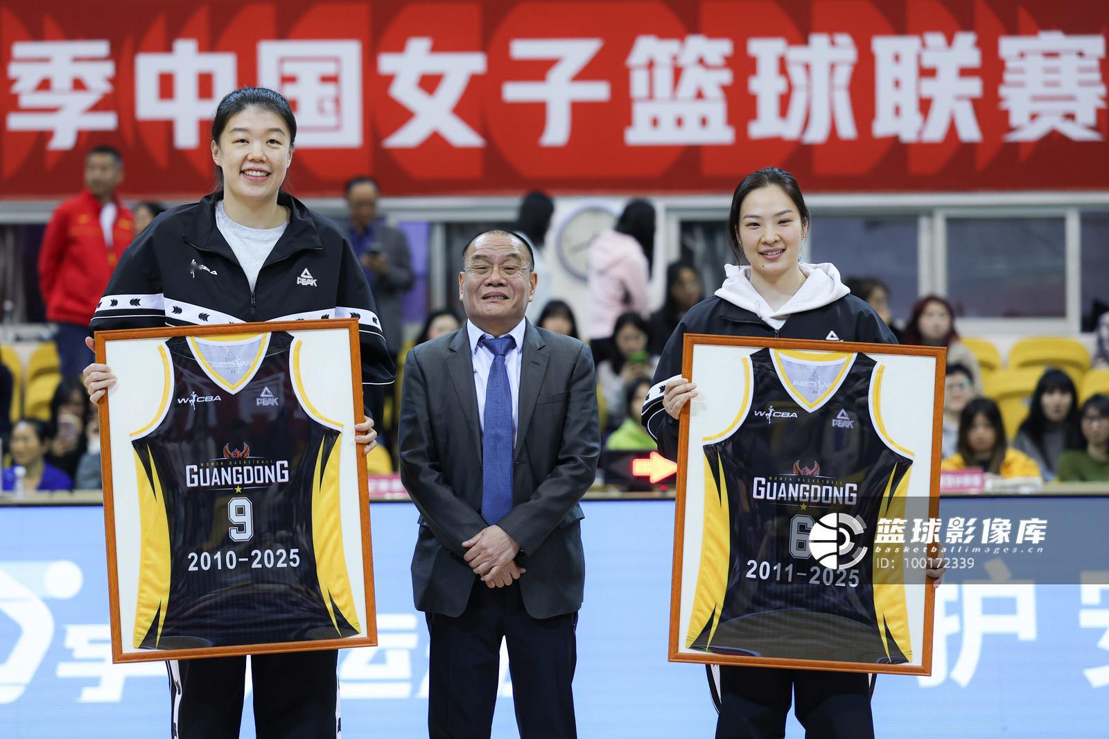 2025-26赛季wcba 沈怡、于东退役仪式今日在揭幕战现场举行。祝一路繁花，