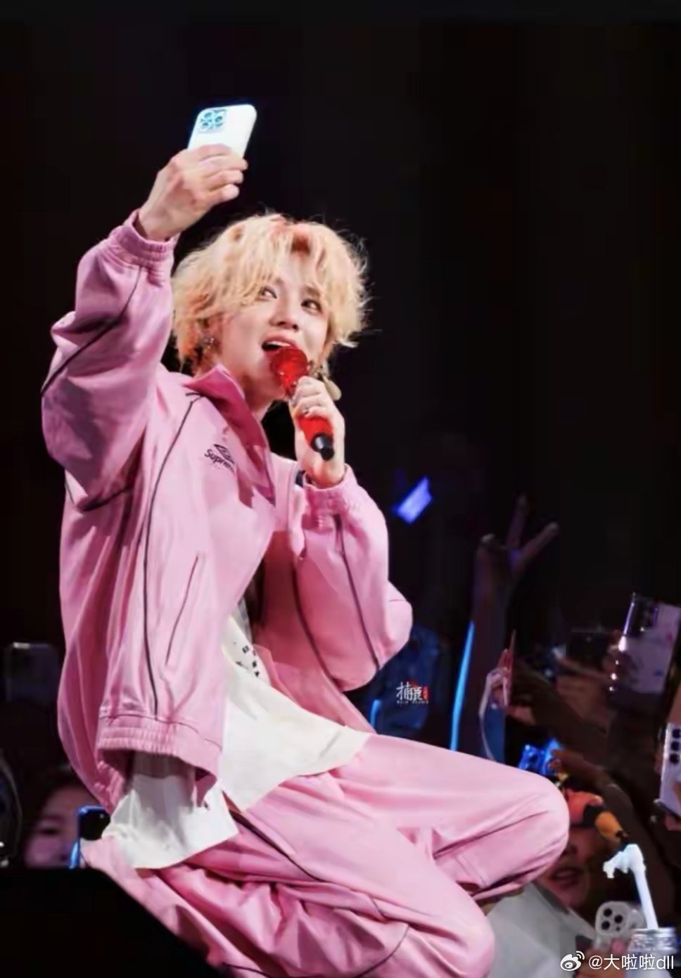 鹿晗umbro茵宝品牌代言人正红当燃鹿晗正式官宣成为英国百年运动品牌茵宝（umb