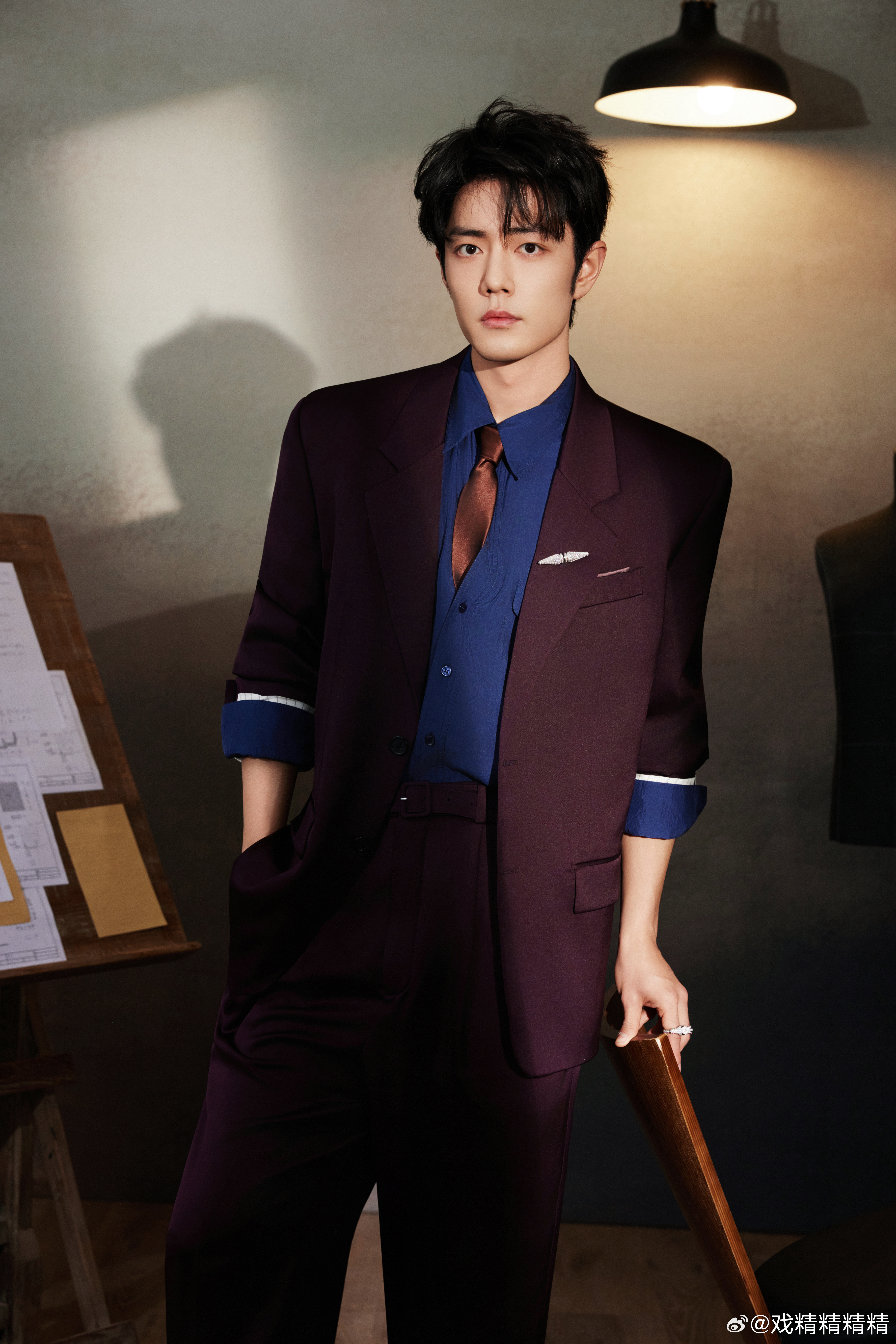 网友点评疑似同一个品牌，魏大勋汪苏泷陈哲远微博之夜撞衫，工作室工作人员借的时候不