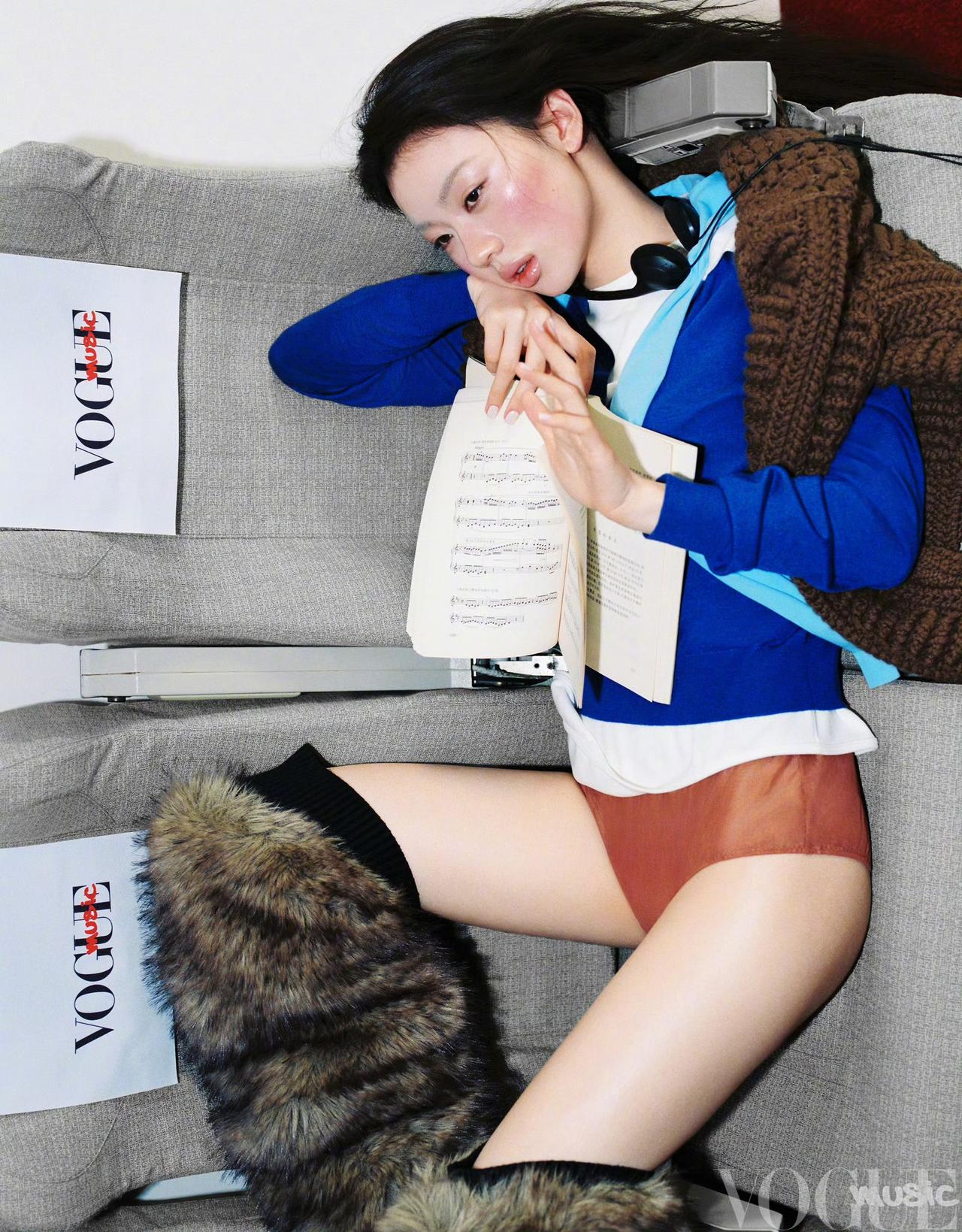 ✓官宣香奈儿国内首位00后华人歌手品牌形象大使
✓解锁《VOGUE MUSIC》