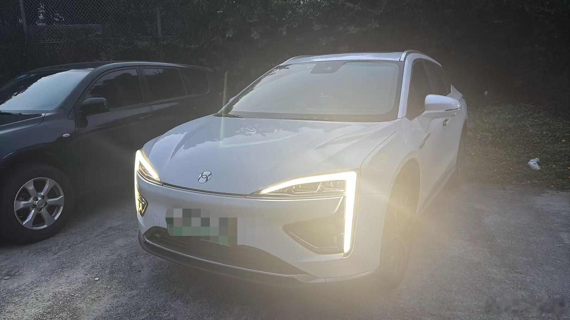 目前有合创车主收到了车机远程操作不稳的提醒，大家以为合创汽车又活过来了。合创汽车