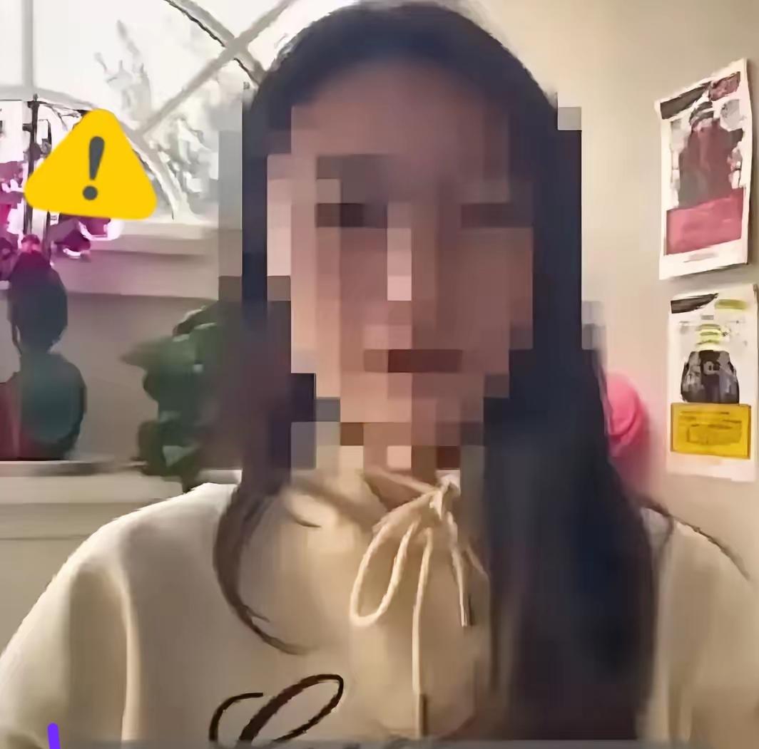 这姑娘真是踢到铁板了。
本来想拿哈佛学生证怼人，
结果被网友扒个底朝天——平时国