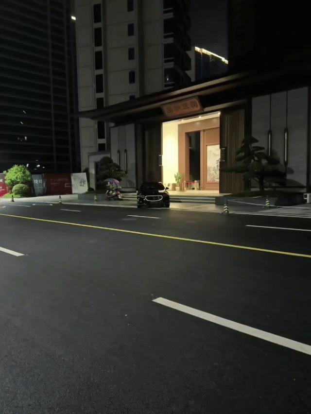哪怕是奔驰E的流星雨大灯，也相当的nice ​​​