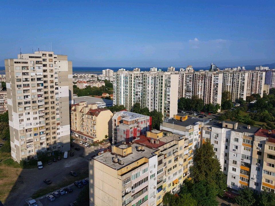 住小区碰到恶邻居太闹心了。像楼道堆杂物、半夜制造噪音、占公摊摆摊这些事儿简直防不
