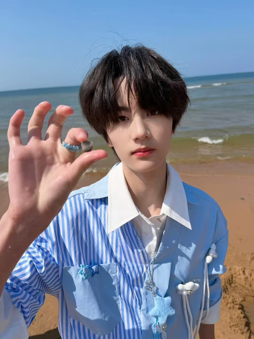 李煜东海边live照李煜东海边氛围照 这个东东，好萌好帅！ 