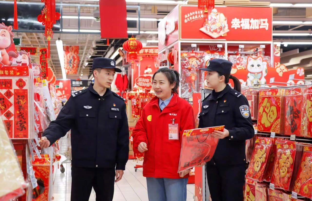 【江苏淮安：筑牢节前“安全网” 】警彩时刻 年关渐近，年味愈浓，为切实提升辖区群