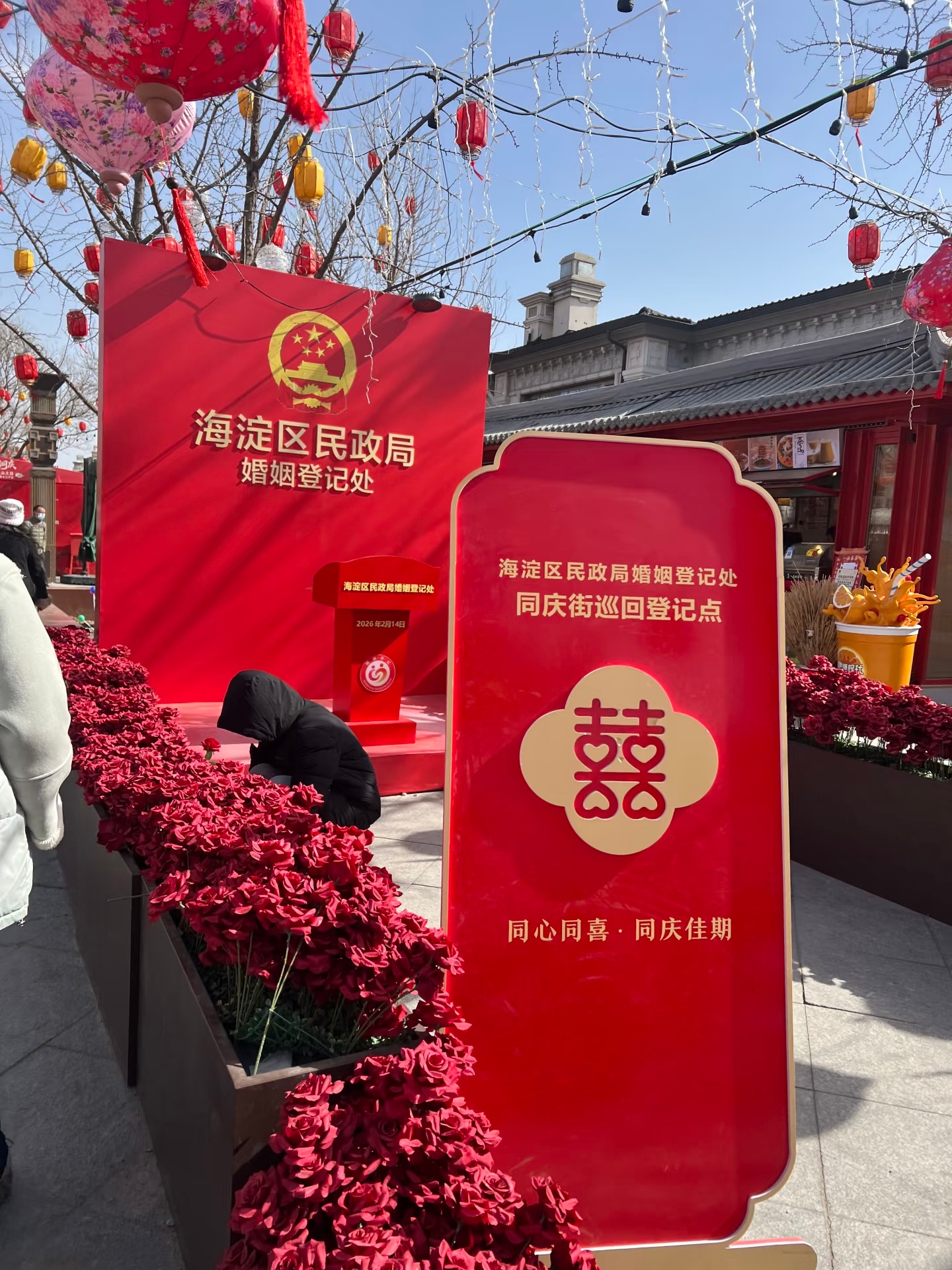 领证不只在民政局如今拿一纸结婚证的门槛好像并不高，可很多时候入场简单，退场却重重
