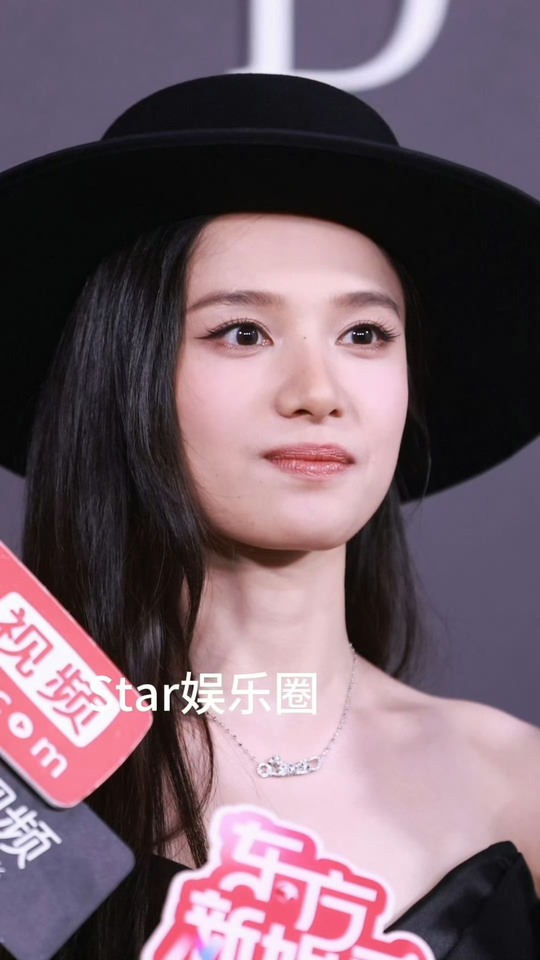优雅的复古摩登女郎🎩张婧仪复古黑色礼帽造型 ​​​