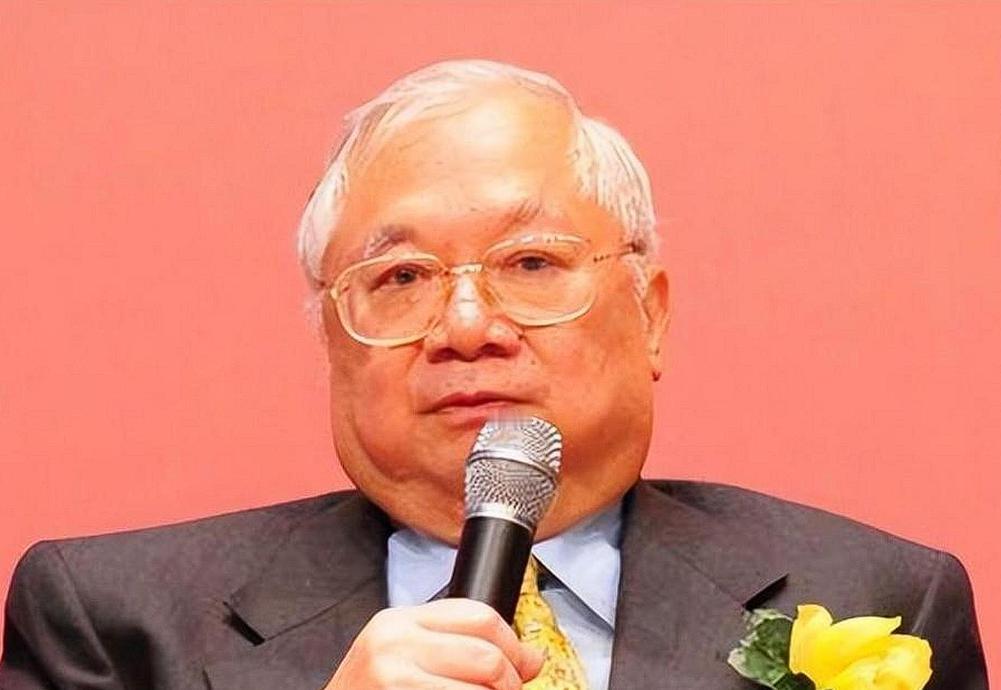 1990年代，香港富商胡应湘斥资30亿承建了虎门大桥。他曾放话：“等收回成本后，