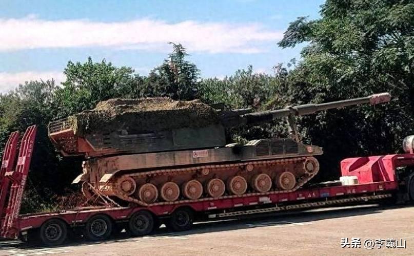 PLZ05A型155mm自行加榴炮只有六对负重轮，而PLZ05B却变成了七对，1