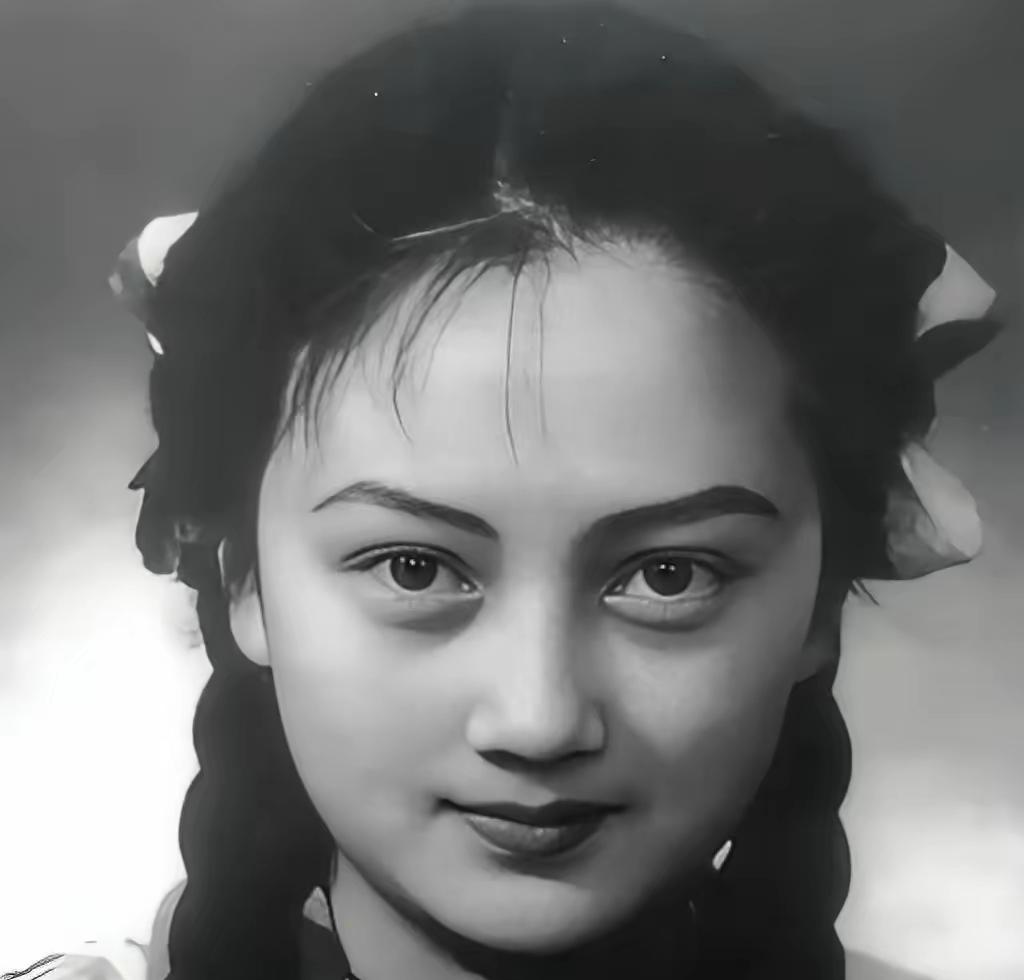 1992年，八一厂背着800万外债，眼看就揭不开锅了，领导找到女演员王晓棠，问她