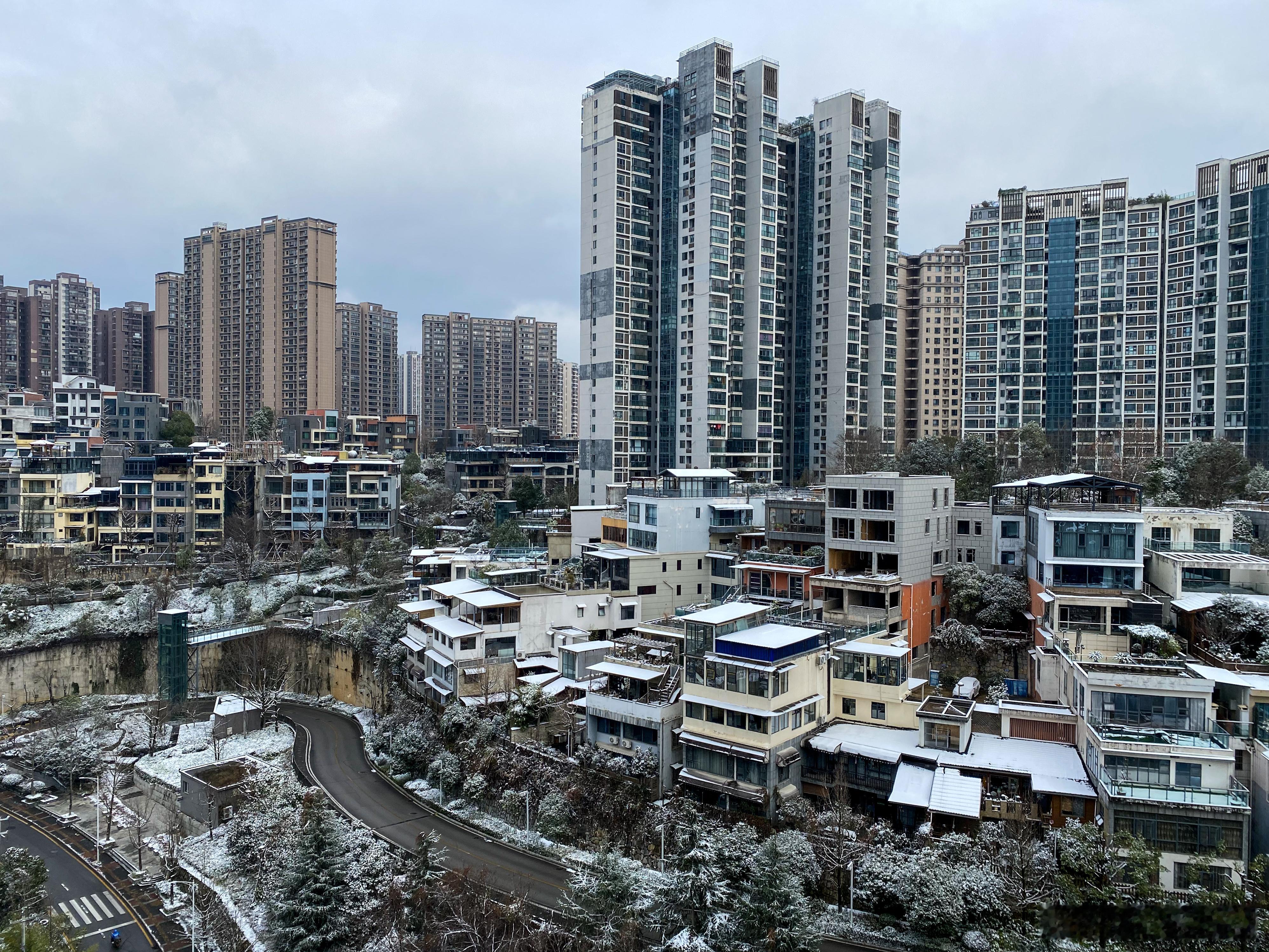 2024赶上的第一场雪，竟然是在贵阳。  ​​​