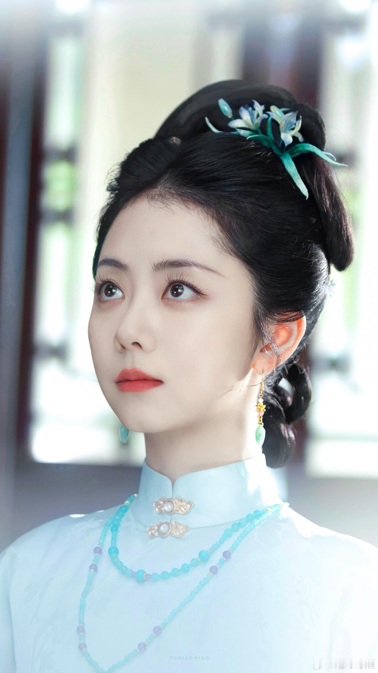 谭松韵大婚哭戏许兰香吃喜饼这段哭戏 喜饼还是熟悉的纹样，只是物是人非。谭松韵没有