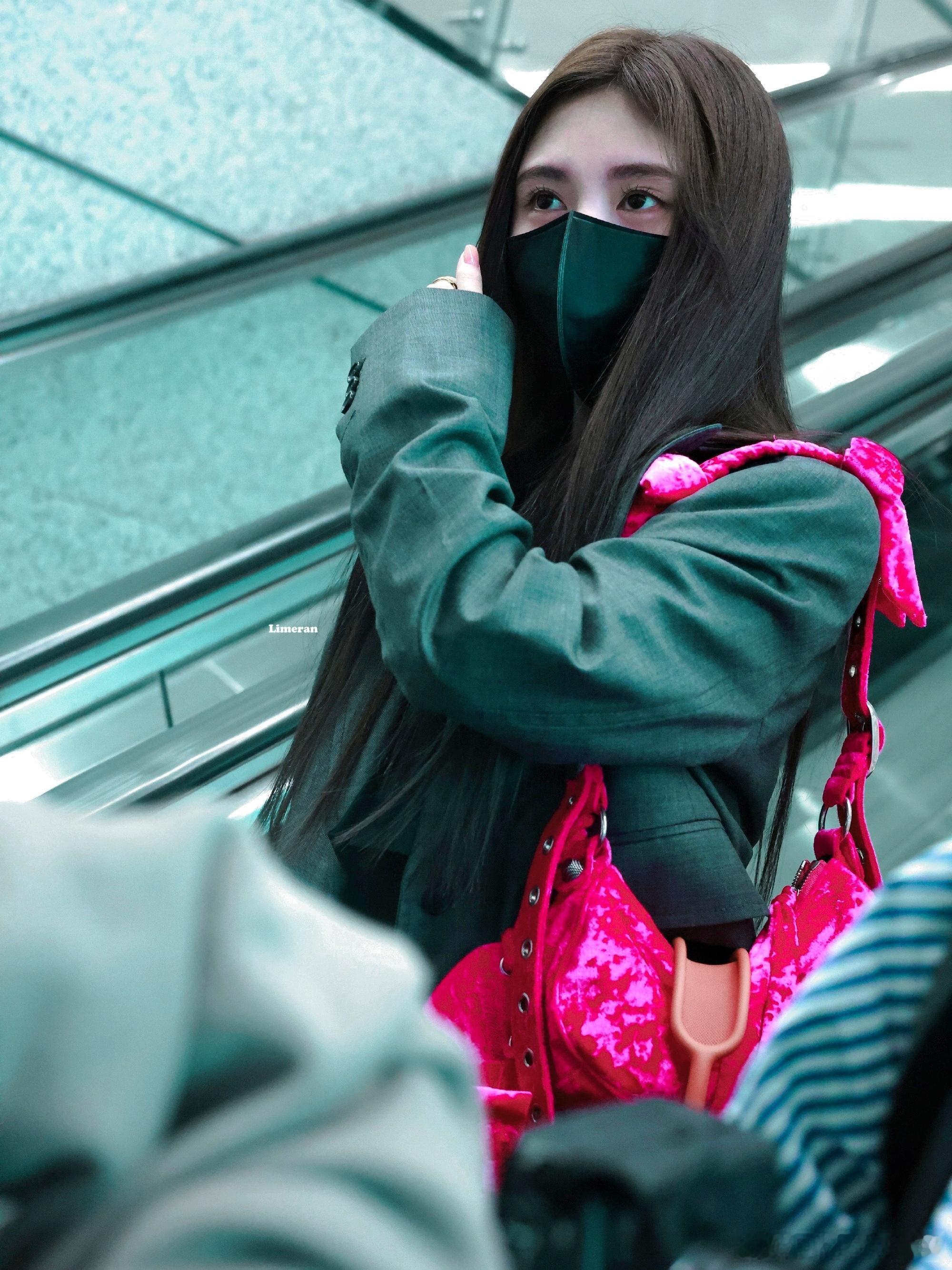 鞠婧祎 这一套真的又帅又有气质 ​​​