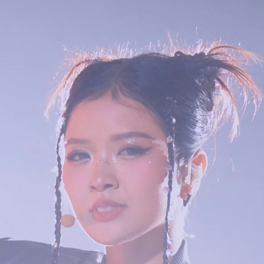 #浪姐舞台惊现双胞胎#请所有人来欣赏孙夏铃和何洁的舞台吧，我觉得这才是让人爱上的